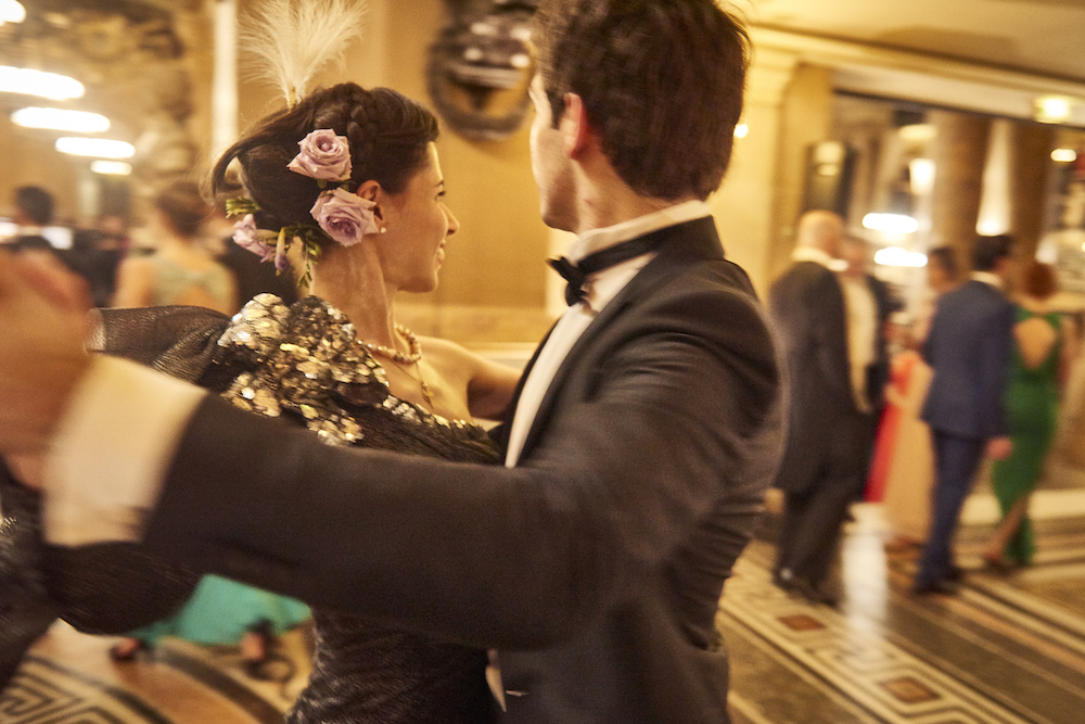 Couple dansant à la soirée du bal de l'X