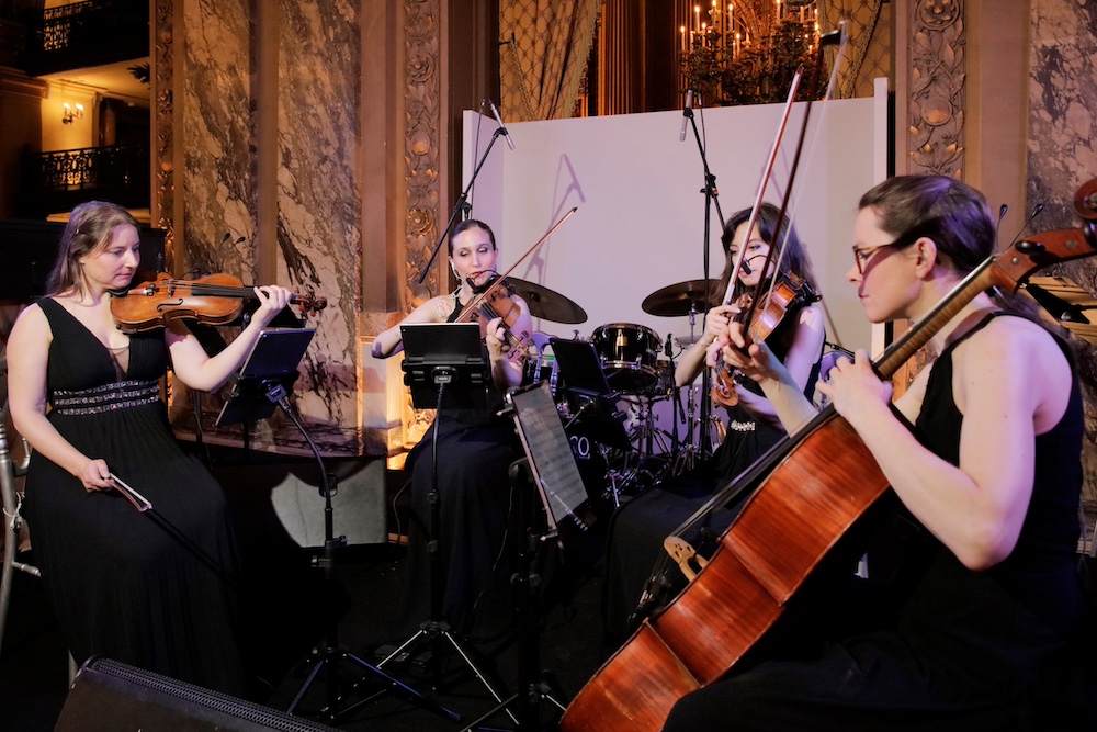 L’ensemble Galaad Moutoz Orchestra, accompagné par la formation Ivana String Quartet